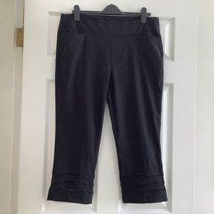 Woman’s crop pant by “Lois”